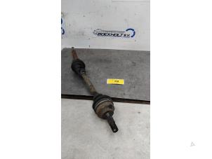 Gebruikte Aandrijfas rechts-voor Peugeot 307 SW (3H) 1.6 16V Prijs € 36,00 Margeregeling aangeboden door Boekholt autodemontage B.V