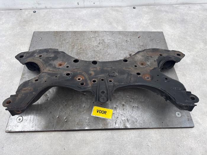 Subframe van een Toyota Corolla Verso (R10/11) 2.2 D-4D 16V 2008