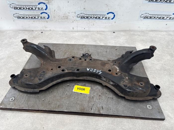 Subframe van een Toyota Corolla Verso (R10/11) 2.2 D-4D 16V 2008