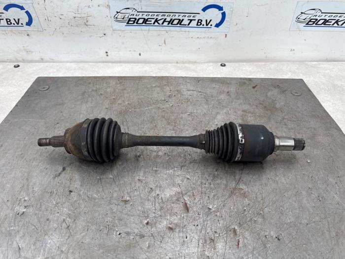 Gebruikte Steekas links-voor Mercedes B (W245) 2.0 B-180 CDI 16V Prijs € 65,00 Margeregeling aangeboden door Boekholt autodemontage B.V