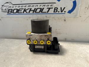 Gebruikte ABS Pomp Toyota Corolla Verso (R10/11) 2.2 D-4D 16V Prijs € 55,00 Margeregeling aangeboden door Boekholt autodemontage B.V
