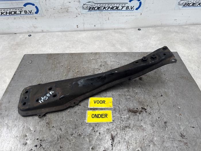Gebruikte Motorbalk Toyota Corolla Verso (R10/11) 2.2 D-4D 16V Prijs € 36,00 Margeregeling aangeboden door Boekholt autodemontage B.V