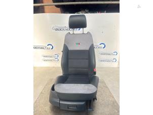 Gebruikte Stoel rechts Skoda Octavia Combi (1Z5) 2.0 Turbo FSI 16V RS Prijs € 175,00 Margeregeling aangeboden door Boekholt autodemontage B.V