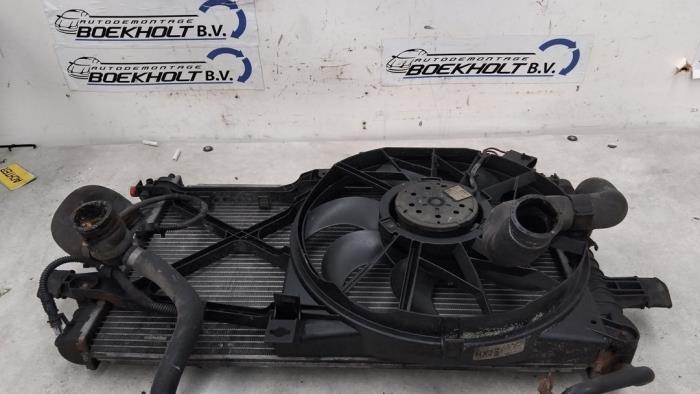 Gebruikte Radiateurfan Opel Astra H SW (L35) 1.6 16V Twinport Prijs € 50,00 Margeregeling aangeboden door Boekholt autodemontage B.V