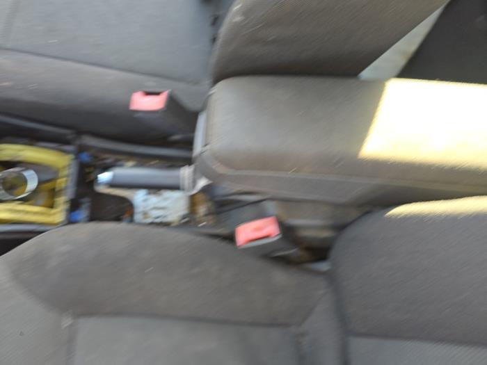 Gebruikte Handrem Mechaniek Opel Astra H SW (L35) 1.6 16V Twinport Prijs € 40,00 Margeregeling aangeboden door Boekholt autodemontage B.V