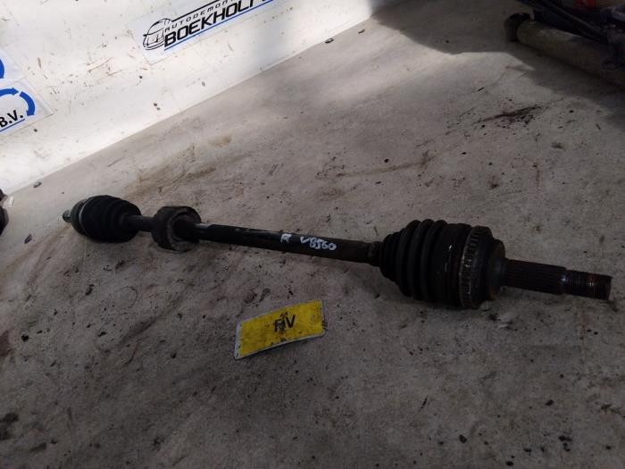 Gebruikte Steekas rechts-voor Toyota Yaris (P1) 1.0 16V VVT-i Prijs € 35,00 Margeregeling aangeboden door Boekholt autodemontage B.V