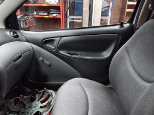 Gebruikte Portierbekleding 2Deurs rechts Toyota Yaris (P1) 1.0 16V VVT-i Prijs € 40,00 Margeregeling aangeboden door Boekholt autodemontage B.V