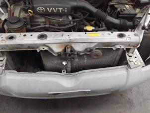 Gebruikte Radiateur Toyota Yaris (P1) 1.0 16V VVT-i Prijs € 25,00 Margeregeling aangeboden door Boekholt autodemontage B.V