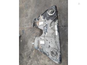 Gebruikte Benzinepomp Jaguar XF (CC9) 2.7 D V6 24V Prijs € 75,00 Margeregeling aangeboden door Boekholt autodemontage B.V