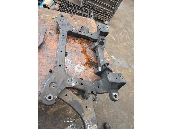 Gebruikte Subframe Hyundai H-300 2.5 CRDi Prijs € 95,00 Margeregeling aangeboden door Boekholt autodemontage B.V