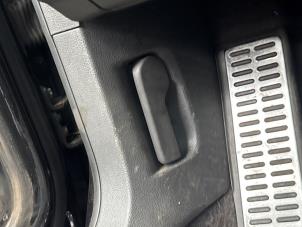 Gebruikte Motorkap hendel Volkswagen Golf V (1K1) 1.9 TDI Prijs € 15,00 Margeregeling aangeboden door Boekholt autodemontage B.V