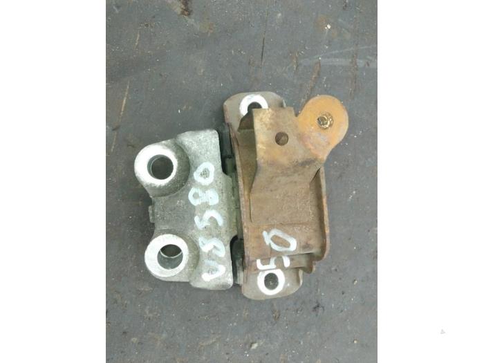 Gebruikte Motorrubber Fiat Grande Punto (199) 1.4 16V Prijs € 15,00 Margeregeling aangeboden door Boekholt autodemontage B.V