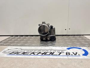 Gebruikte Gasklephuis Alfa Romeo GT (937) 1.8 Twin Spark 16V Prijs € 45,00 Margeregeling aangeboden door Boekholt autodemontage B.V