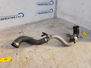 Gebruikte Intercooler Buis Opel Vivaro B 1.6 CDTI Biturbo 120 Prijs € 102,85 Inclusief btw aangeboden door Boekholt autodemontage B.V