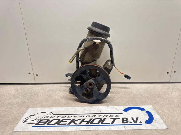 Gebruikte Servopomp Toyota Yaris (P1) 1.3 16V VVT-i Prijs € 49,00 Margeregeling aangeboden door Boekholt autodemontage B.V