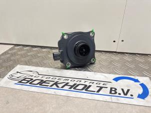 Gebruikte Waterpomp Toyota RAV4 (A5) 2.5 Hybrid 16V AWD Prijs € 180,29 Inclusief btw aangeboden door Boekholt autodemontage B.V
