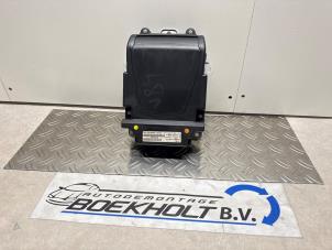 Gebruikte Head-up display Peugeot 3008 I (0U/HU) 1.6 16V THP 150 Prijs € 99,00 Margeregeling aangeboden door Boekholt autodemontage B.V