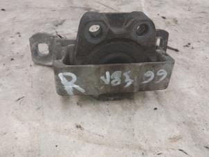 Gebruikte Motorsteun Ford Focus 2 1.6 16V Prijs € 15,00 Margeregeling aangeboden door Boekholt autodemontage B.V