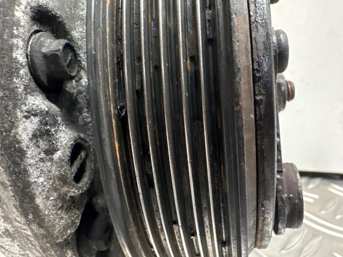 Aircopomp van een Opel Insignia 2.0 CDTI 16V 160 Ecotec 2013