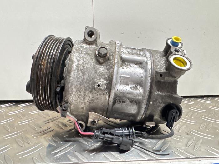 Aircopomp van een Opel Insignia 2.0 CDTI 16V 160 Ecotec 2013