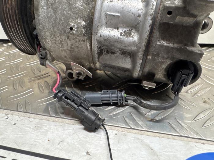 Aircopomp van een Opel Insignia 2.0 CDTI 16V 160 Ecotec 2013