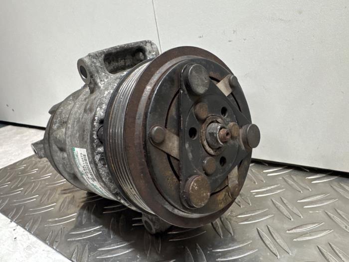 Aircopomp van een Opel Insignia 2.0 CDTI 16V 160 Ecotec 2013