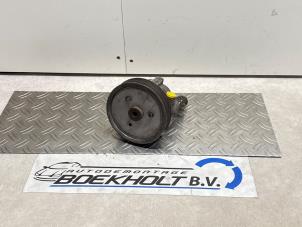 Gebruikte Stuurpomp Renault Espace (JK) 2.0 dCi 16V 130 FAP Prijs € 49,00 Margeregeling aangeboden door Boekholt autodemontage B.V