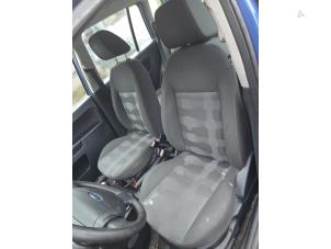 Gebruikte Hoofdsteun Ford Fusion 1.4 16V Prijs € 20,00 Margeregeling aangeboden door Boekholt autodemontage B.V