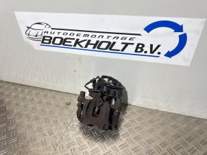 Gebruikte Remklauw (Tang) rechts-achter Landrover Discovery Sport (LC) 2.2 sd4 16V Prijs € 59,00 Margeregeling aangeboden door Boekholt autodemontage B.V