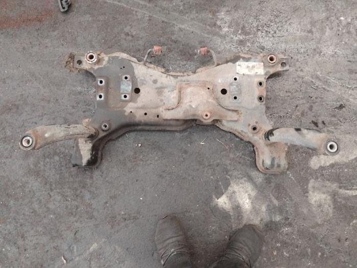 Gebruikte Subframe Ford Focus C-Max 1.8 16V Prijs € 45,00 Margeregeling aangeboden door Boekholt autodemontage B.V