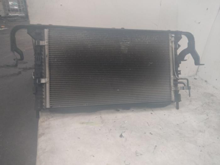 Gebruikte Radiateur Ford Focus C-Max 1.8 16V Prijs € 35,00 Margeregeling aangeboden door Boekholt autodemontage B.V