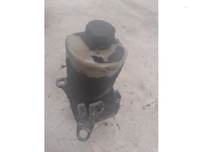 Stuurbekrachtiging Pomp van een Ford Focus C-Max 1.8 16V 2003