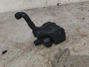 Gebruikte Luchtfilterhuis Alfa Romeo 159 (939AX) 1.9 JTDm 16V Prijs € 35,00 Margeregeling aangeboden door Boekholt autodemontage B.V