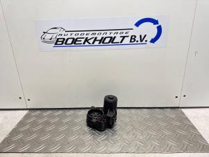 Gebruikte Handrem motor Landrover Discovery Sport (LC) 2.2 sd4 16V Prijs € 54,45 Inclusief btw aangeboden door Boekholt autodemontage B.V