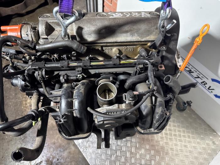 Gebruikte Injector brug Volkswagen Polo III (6N1) 1.6i 75 Prijs € 15,00 Margeregeling aangeboden door Boekholt autodemontage B.V