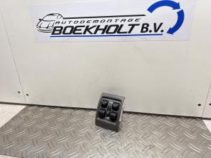 Gebruikte Raam schakelaar elektrisch Chrysler PT Cruiser 2.4 16V Prijs € 35,00 Margeregeling aangeboden door Boekholt autodemontage B.V