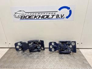 Gebruikte Scharnierset Ford Transit 2.2 TDCi 16V 4x4 Prijs € 59,29 Inclusief btw aangeboden door Boekholt autodemontage B.V