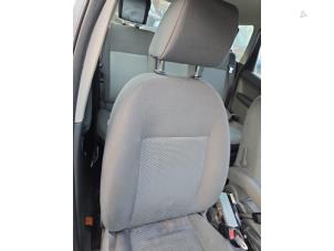 Gebruikte Hoofdsteun Ford Focus C-Max 1.8 16V Prijs € 19,50 Margeregeling aangeboden door Boekholt autodemontage B.V