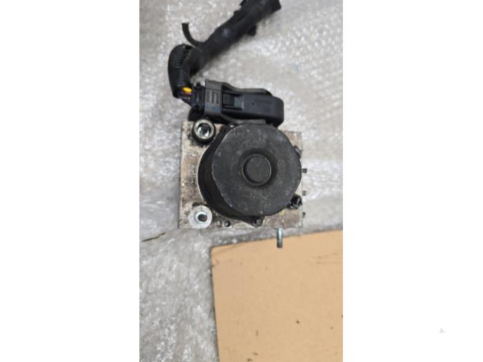 Gebruikte ABS Pomp Ford Transit 2.2 TDCi 16V 4x4 Prijs € 145,20 Inclusief btw aangeboden door Boekholt autodemontage B.V