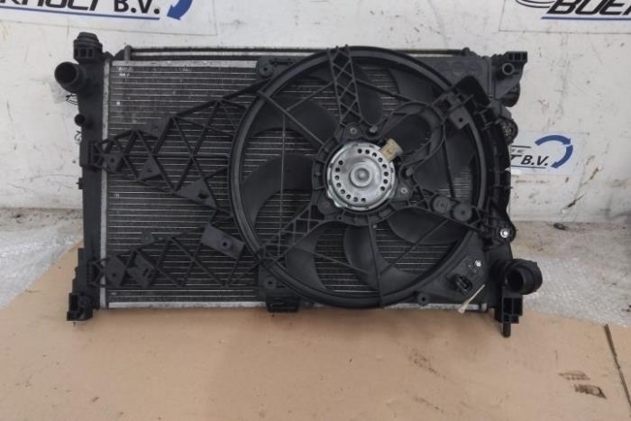 Gebruikte Radiateur Opel Combo 1.3 CDTI 16V ecoFlex Prijs € 30,00 Margeregeling aangeboden door Boekholt autodemontage B.V