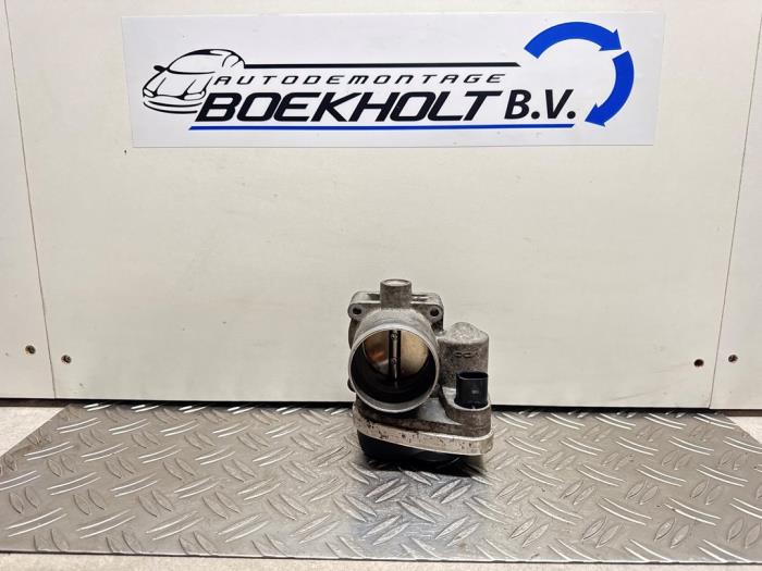 Gebruikte Gasklephuis Skoda Fabia (6Y2) 1.4i 16V Prijs € 45,00 Margeregeling aangeboden door Boekholt autodemontage B.V