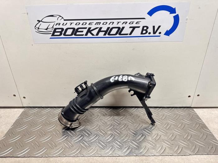 Gebruikte Intercooler Buis Ford Focus 3 1.6 TDCi 115 Prijs € 25,00 Margeregeling aangeboden door Boekholt autodemontage B.V