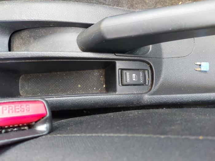 Gebruikte Handrem Mechaniek Nissan Note (E11) 1.4 16V Prijs € 50,00 Margeregeling aangeboden door Boekholt autodemontage B.V