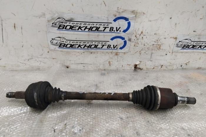 Gebruikte Steekas links-voor Renault Master III (FV) 2.3 dCi 125 16V FWD Prijs € 60,50 Inclusief btw aangeboden door Boekholt autodemontage B.V