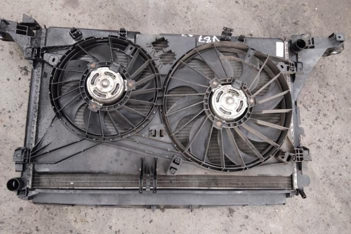 Gebruikte Radiateurfan Renault Master III (FV) 2.3 dCi 125 16V FWD Prijs € 60,50 Inclusief btw aangeboden door Boekholt autodemontage B.V