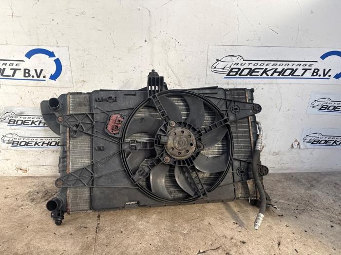 Gebruikte Radiateur Fiat Doblo (223A/119) 1.6 16V Prijs € 20,00 Margeregeling aangeboden door Boekholt autodemontage B.V