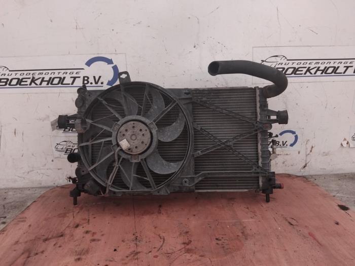 Gebruikte Radiateurfan Opel Astra H SW (L35) 1.8 16V Prijs € 30,00 Margeregeling aangeboden door Boekholt autodemontage B.V
