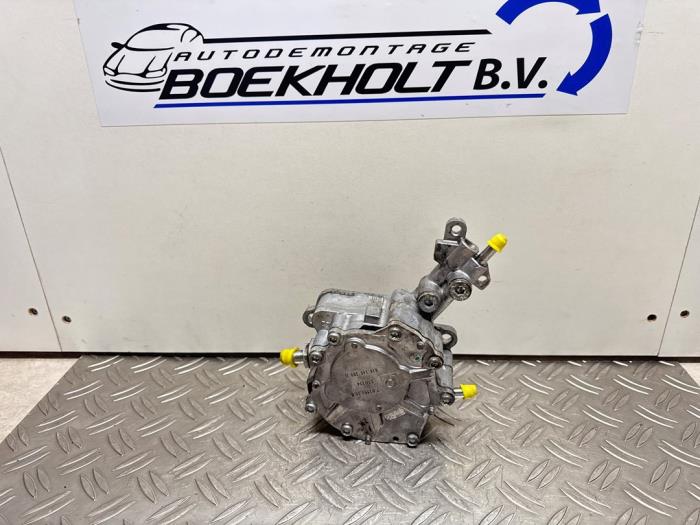 Gebruikte Brandstofpomp Mechanisch Volkswagen Touran (1T1/T2) 2.0 TDI DPF Prijs € 90,75 Inclusief btw aangeboden door Boekholt autodemontage B.V
