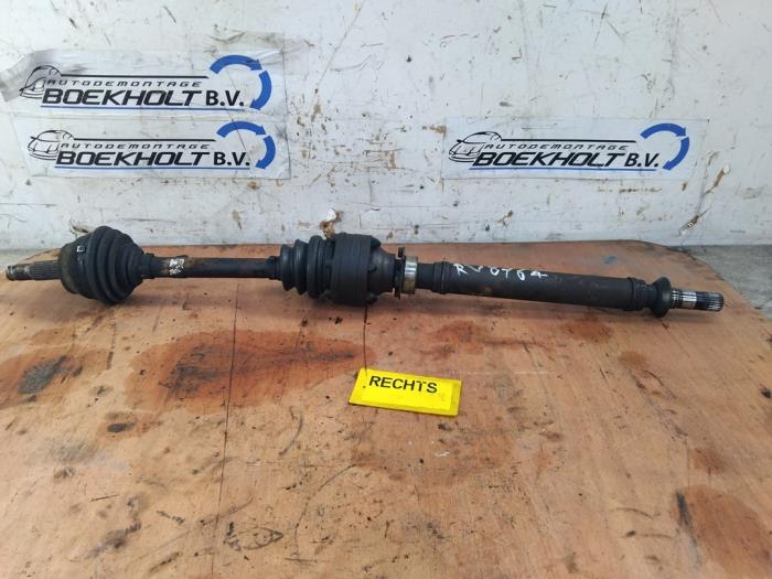 Gebruikte Steekas rechts-voor Alfa Romeo 147 (937) 1.6 Twin Spark 16V Prijs € 39,00 Margeregeling aangeboden door Boekholt autodemontage B.V
