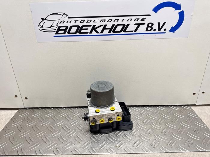 Gebruikte ABS Pomp MAN TGE 2.0 TDI Prijs € 225,00 Inclusief btw aangeboden door Boekholt autodemontage B.V
